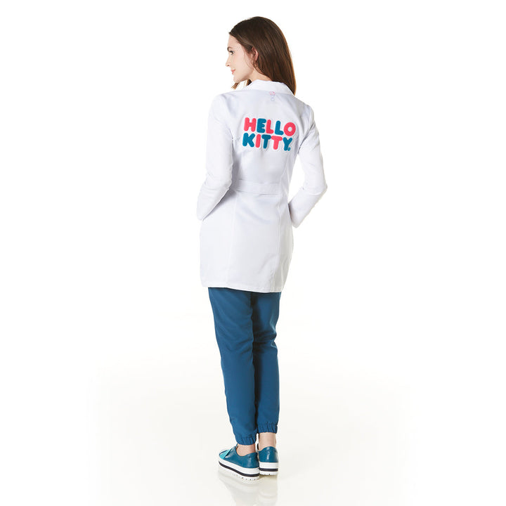 Médico o Doctor vistiendo una  color BLANCO marca Gallantdale Uniformes Médicos y Quirúrgicos