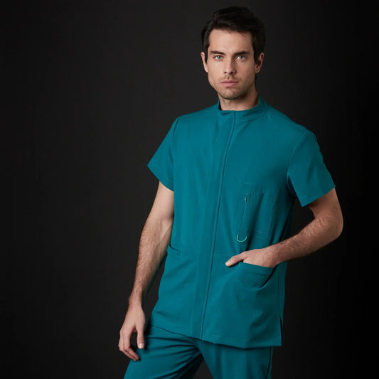 Médico o Doctor vistiendo una FILIPINA color Organic Blue marca Gallantdale Uniformes Médicos y Quirúrgicos