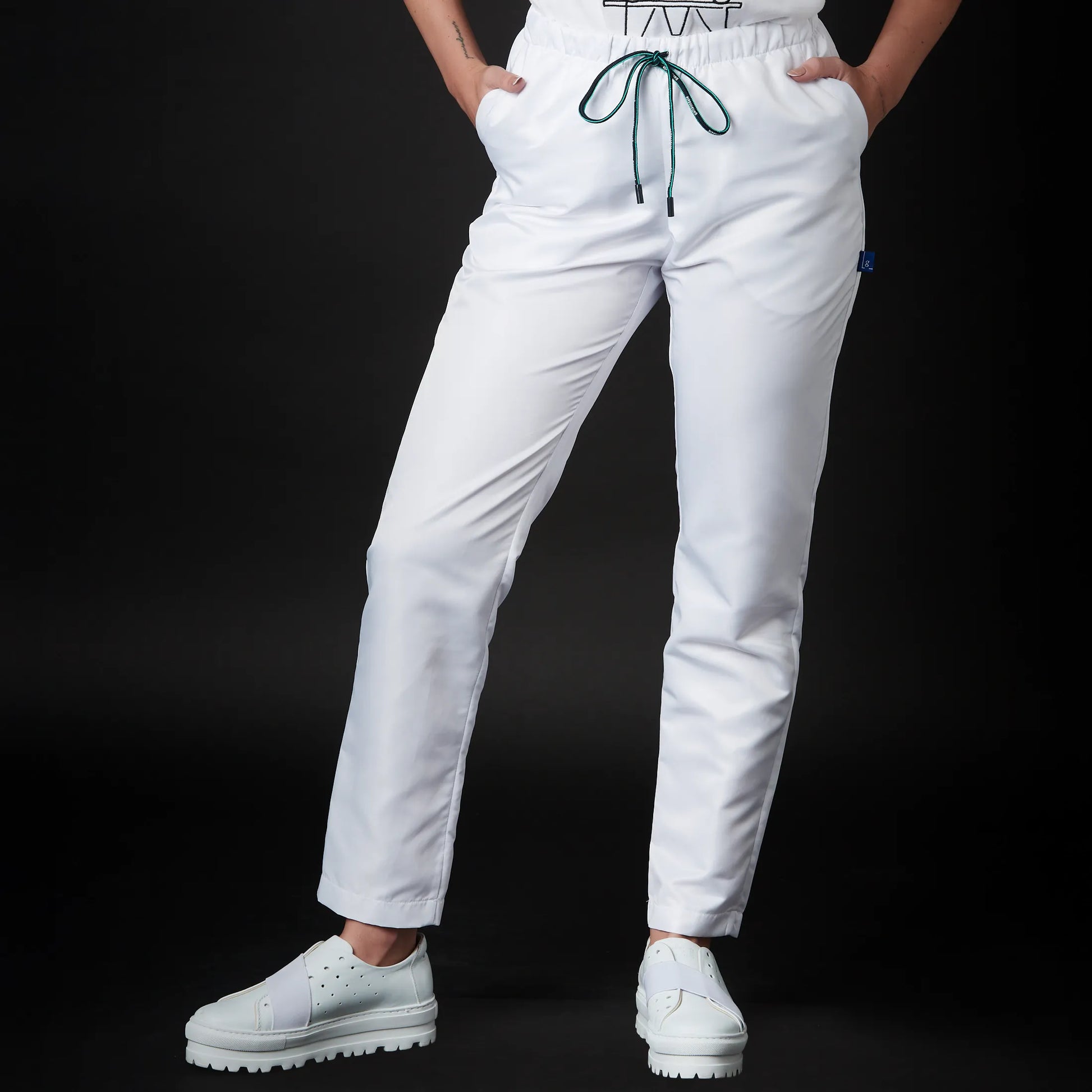 Pantalón Quirúrgico de Mujer Futura Slim Antibacterial - Gallantdale  Uniformes