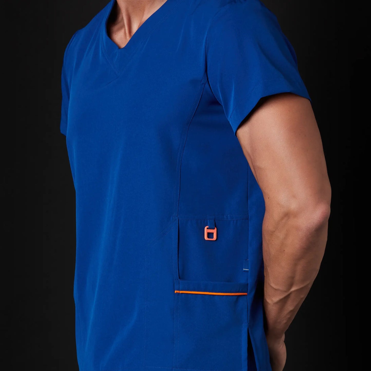 Médico o Doctor vistiendo una  color Aquamarine marca Gallantdale Uniformes Médicos y Quirúrgicos