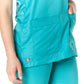 Médico o Doctor vistiendo una  color AQUAMARINE marca Gallantdale Uniformes Médicos y Quirúrgicos