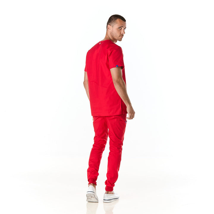 Médico o Doctor vistiendo una  color ROJO marca Gallantdale Uniformes Médicos y Quirúrgicos