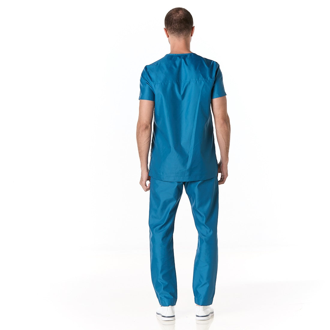 Médico o Doctor vistiendo una  color NEGRO marca Gallantdale Uniformes Médicos y Quirúrgicos